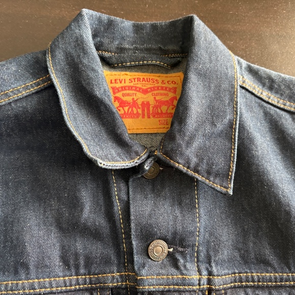Mens Levis Denim Trucker Dark Wash  Jacket Size Small - Picture 3 of 10